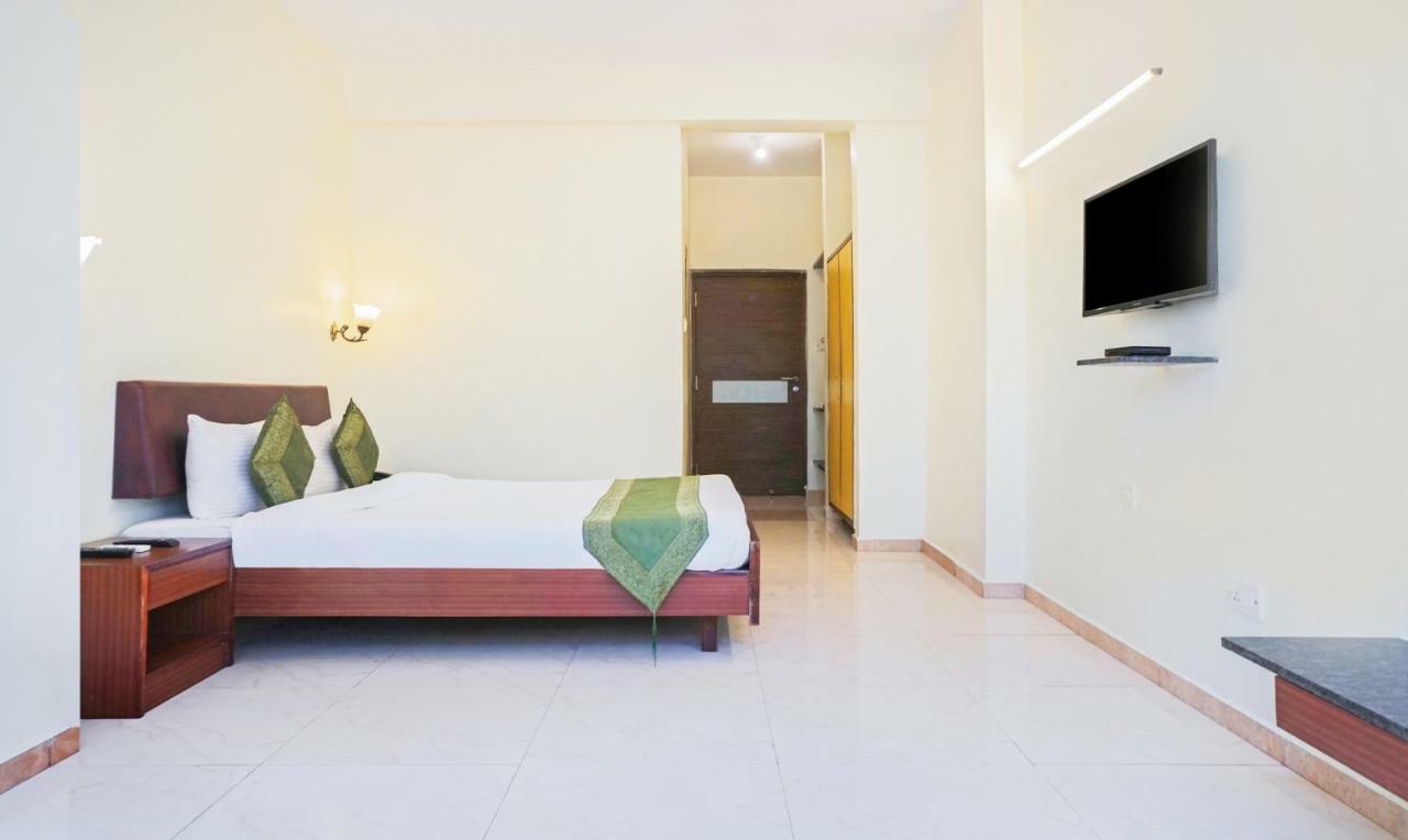 Hotel Lions Den 罗纳瓦拉 外观 照片