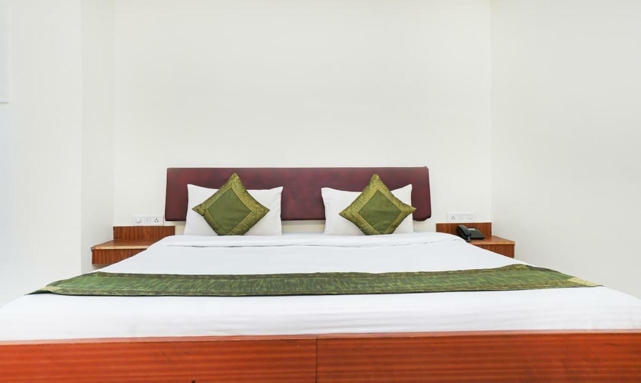 Hotel Lions Den 罗纳瓦拉 外观 照片